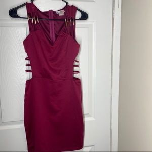 Juniors medium body central dress